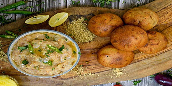 Litti Chokha: traditional food in India  Bihar